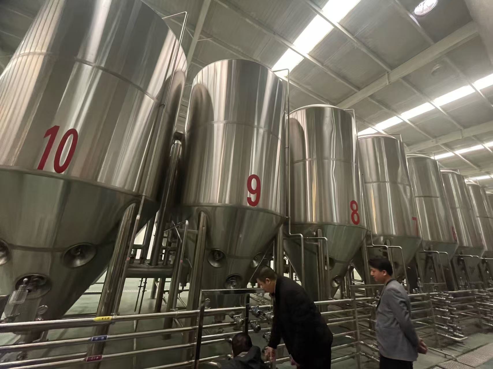 二道江精酿啤酒设备厂—平面布置、设备设计、制造、调试、培训等一条龙服务
